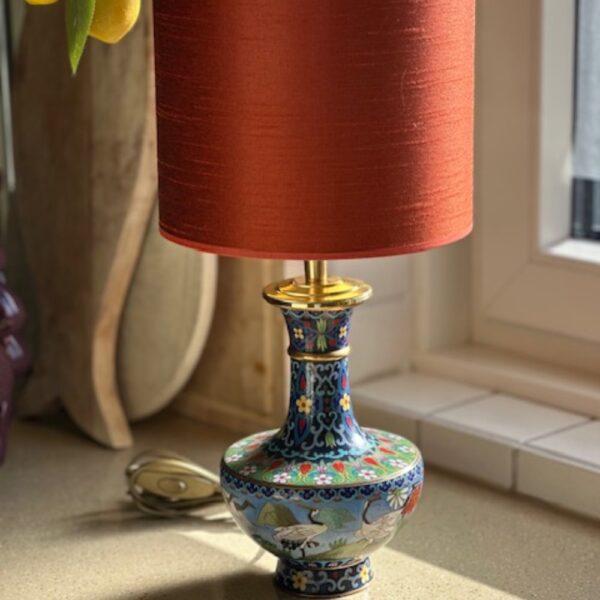6p21ji-1.jpg Cloisonne lamp met kap VERKOCHT